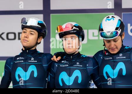 Sara Martin Martin, Alicia Gonzalez Blanco, Barbara Guarischi Movistar équipe avant de participer à la course cycliste UCI The Women's Tour de Colchester à Banque D'Images