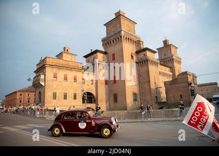 Ferrara, Émilie-Romagne, Italie. 15th juin 2022. Le 1000 Miglia 2022 a commencé la première étape de Brescia à Cervia-Milano Marittima avec un arrêt à Ferrara. (Credit image: © Carlo Vergani/Pacific Press via ZUMA Press Wire) Banque D'Images