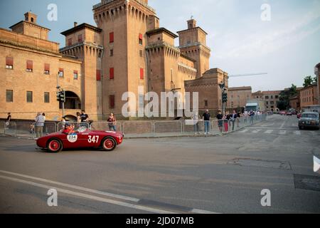 Ferrara, Émilie-Romagne, Italie. 15th juin 2022. Le 1000 Miglia 2022 a commencé la première étape de Brescia à Cervia-Milano Marittima avec un arrêt à Ferrara. (Credit image: © Carlo Vergani/Pacific Press via ZUMA Press Wire) Banque D'Images