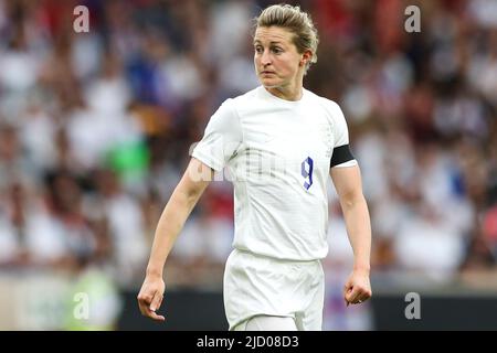 WOLVERHAMPTON, ROYAUME-UNI. 16th JUIN Ellen White, d'Angleterre, lors du match international entre England Women et la Belgique à Molineux, Wolverhampton, le jeudi 16th juin 2022. (Credit: Tom West | MI News) Credit: MI News & Sport /Alay Live News Banque D'Images