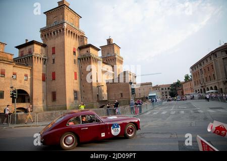 Ferrara, Émilie-Romagne, Italie. 15th juin 2022. Le 1000 Miglia 2022 a commencé la première étape de Brescia à Cervia-Milano Marittima avec un arrêt à Ferrara. (Credit image: © Carlo Vergani/Pacific Press via ZUMA Press Wire) Banque D'Images