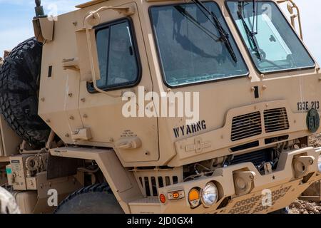 La société 133rd Engineer approche de la fin de sa formation de préparation innovante au complexe sportif de tir du comté de Laramie à Cheyenne, WyO., 10 juin 2022. Le projet prévoyait l'ajout d'une voie de tir de 300 yards aux voies existantes du complexe. Le projet IRT aide à maintenir la compagnie formée et prête, tout en fournissant un service à la communauté. (É.-U. Photo de la Garde nationale de l'armée par le Sgt. Kristina Kranz) Banque D'Images