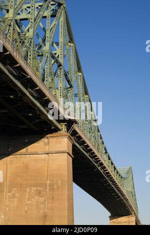 Pont Jacques-Cartier au lever du soleil au printemps, Montréal, Québec, Canada. Banque D'Images