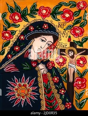 Icône peinte sur le verre inversé dans le style naïf orthodoxe de l'Europe de l'est représentant la Vierge Marie et Jésus sur la croix. Banque D'Images