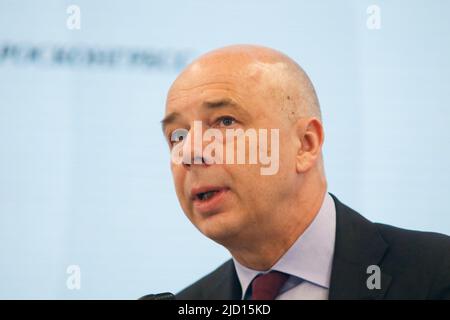 Saint-Pétersbourg, Russie. 16th juin 2022. Anton Siluanov, ministre des Finances de la Fédération de Russie, assiste à une session de l'économie russe : les défis actuels et les points de départ dans le cadre du Forum économique international de Saint-Pétersbourg 2022 (SPIEF 2022). (Photo de Maksim Konstantinov/SOPA Images/Sipa USA) crédit: SIPA USA/Alay Live News Banque D'Images