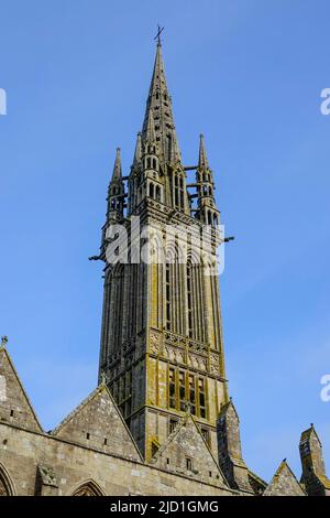 Chapelle notre-Dame du Kreisker, tour de 78 mètres, la plus haute de toute la Bretagne et le modèle de nombreuses autres tours d'église bretonnes Banque D'Images