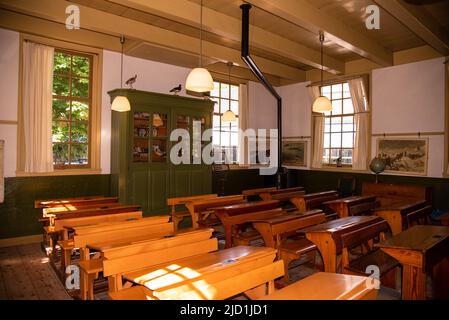 Enkhuizen, pays-Bas. Une salle de classe à l'ancienne du siècle dernier. Photo de haute qualité Banque D'Images