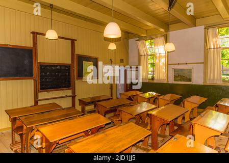 Enkhuizen, pays-Bas. Une salle de classe à l'ancienne du siècle dernier. Photo de haute qualité Banque D'Images