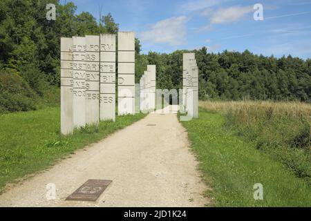 Œuvres d'art El-Lissitzky-Allee de Gerhard Schweizer 2005 au Parc régional Rhinemain à Schwalbach, Taunus Hesse, Allemagne Banque D'Images