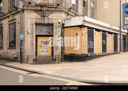 les magasins et les commerces de détail sont à bord ou vides en raison de la pression économique qui ajoute au concept de ville fantôme du centre-ville Banque D'Images