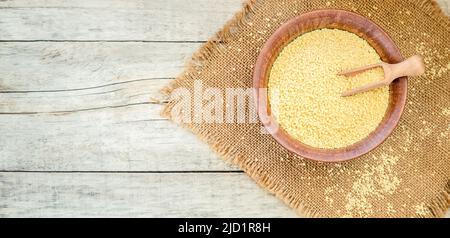 couscous en teralke sur la table. Mise au point sélective. Banque D'Images