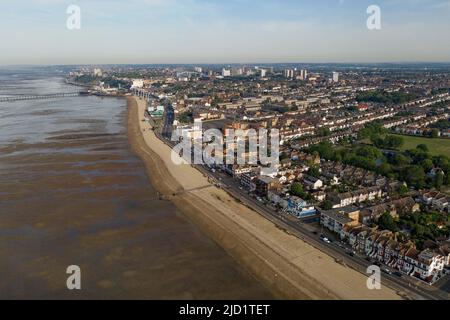 Southend, Royaume-Uni. 17th juin 2022. Une vue aérienne de la côte sud-est à Southend, Royaume-Uni, le 6/17/2022. (Photo par Arron Gent/News Images/Sipa USA) crédit: SIPA USA/Alay Live News Banque D'Images