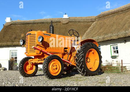 1950 tracteur Renault R7012 Banque D'Images