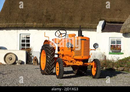 1950 tracteur Renault R7012 Banque D'Images