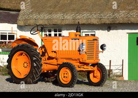 1950 tracteur Renault R7012 Banque D'Images