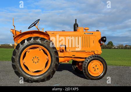 1950 tracteur Renault R7012 Banque D'Images