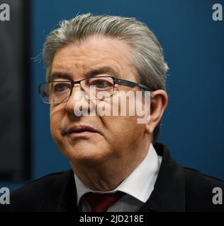 Paris, France. 17th juin 2022. Jean-Luc Melenson est interviewé par Apolline de Malherbe sur CMR/BFMTV à Paris, France sur 17 juin 2022 photo par Alain Apaydin/ABACAPRESS.COM crédit: Abaca Press/Alay Live News Banque D'Images