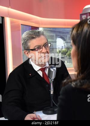 Paris, France. 17th juin 2022. Jean-Luc Melenson est interviewé par Apolline de Malherbe sur CMR/BFMTV à Paris, France sur 17 juin 2022 photo par Alain Apaydin/ABACAPRESS.COM crédit: Abaca Press/Alay Live News Banque D'Images