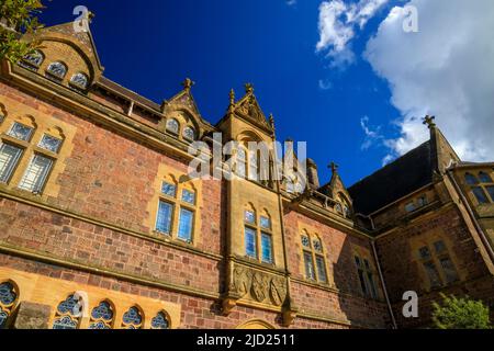 Détail de l'architecture gothique victorienne sur la face sud de Knightshayes court, n° Tiverton, Devon, Angleterre, Royaume-Uni Banque D'Images