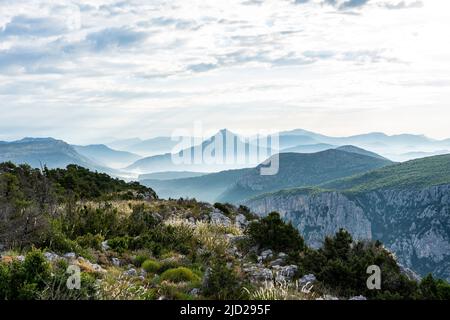 Vue sur la montagne dans le Grand Canyon du Verdon, France, Europe Banque D'Images