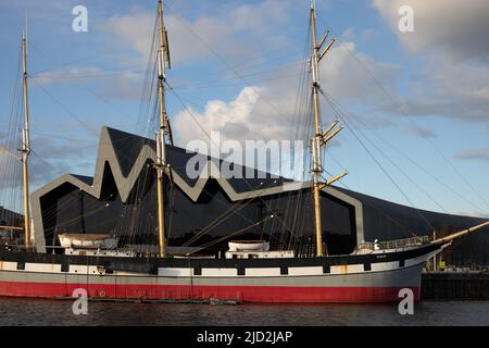 Riverside Museum et Tall Ship Glenlee and River Clyde Scenes, Glasgow, Écosse, 9 avril 2022. N55°51,869' W4°18,549' Banque D'Images