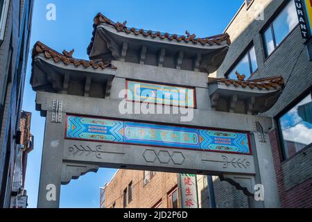 Montréal, Canada - le 13 juin 2022 : l'arche du quartier chinois de Montréal Banque D'Images