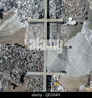 Recyclage de l'aluminium. Vue aérienne du lieu de stockage en aluminium. Vue de dessus sur la technologie industrielle. Banque D'Images