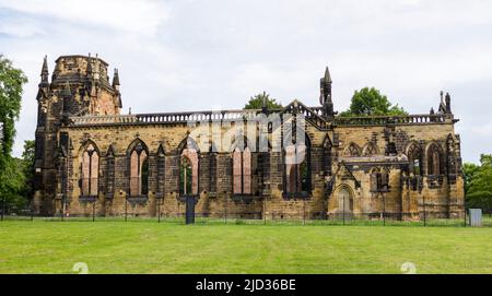 Les ruines de l'église de la Sainte Trinité à Stockton sur Tees, Angleterre, Royaume-Uni. Le bâtiment a été gravement endommagé par un incendie en 1991. Banque D'Images