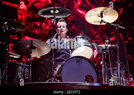 ITALIE, MILAN, JUIN 15th 2022 : Tre Cool, batteur du groupe de rock punk américain, PRÉFORMES DE LA JOURNÉE VERTE en direct sur scène à Ippodromo SNAI la Maura pendant le « I-Days Festival 2022 » Banque D'Images