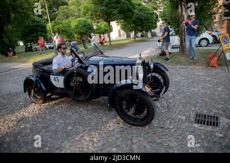 Ferrara, Italie. 15th juin 2022. (6/15/2022) les 1000 Miglia 2022 ont commencé la première étape de Brescia à Cervia-Milano Marittima avec un arrêt à Ferrara, en Italie. (Photo de Carlo Vergani/Pacific Press/Sipa USA) crédit: SIPA USA/Alay Live News Banque D'Images