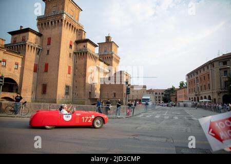 Ferrara, Italie. 15th juin 2022. (6/15/2022) les 1000 Miglia 2022 ont commencé la première étape de Brescia à Cervia-Milano Marittima avec un arrêt à Ferrara, en Italie. (Photo de Carlo Vergani/Pacific Press/Sipa USA) crédit: SIPA USA/Alay Live News Banque D'Images