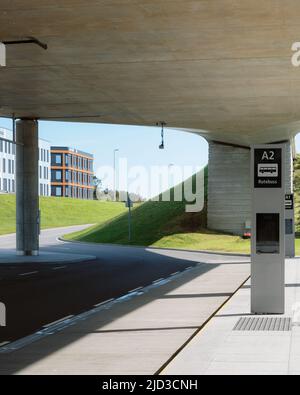 Arrêt de bus à l'aéroport de Bergen, Bergen, Norvège Banque D'Images