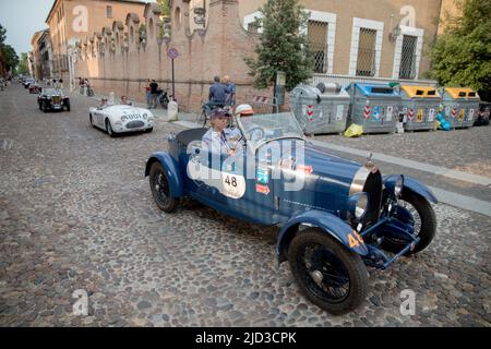 Ferrara, Italie. 15th juin 2022. (6/15/2022) les 1000 Miglia 2022 ont commencé la première étape de Brescia à Cervia-Milano Marittima avec un arrêt à Ferrara, en Italie. (Photo de Carlo Vergani/Pacific Press/Sipa USA) crédit: SIPA USA/Alay Live News Banque D'Images