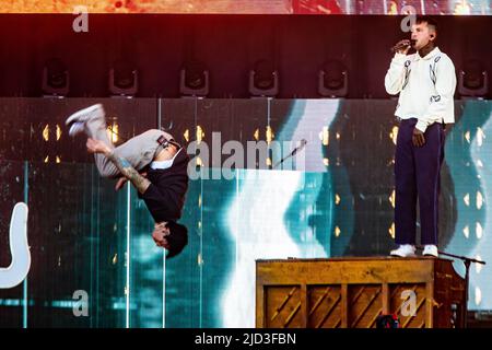 Landgraaf, Belgique. 17th juin 2022. 2022-06-17 19:40:22 LANDGRAAF - le groupe américain vingt et un pilotes avec le chanteur et pianiste Tyler Joseph et le batteur Josh Dun se produit pendant le premier jour du festival de musique Pinkpop. ANP PAUL BERGEN pays-bas - belgique Out crédit: ANP/Alay Live News Banque D'Images