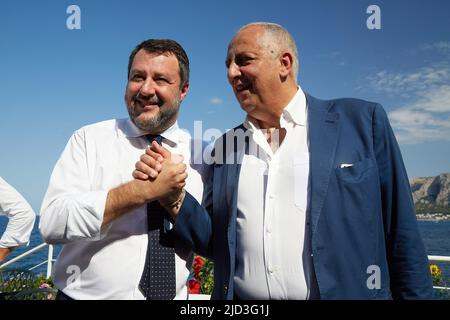 Madrid, Madrid, Espagne. 16th juin 2022. Première rencontre entre Matteo Salvini, chef du parti Lega, et le maire élu Roberto Lagalla pendant un lunch.in la plage de Mondello à Palerme. Ensuite, il y a eu une rencontre avec les médias locaux dans le Splendid Hotel la Torre. Étaient également présents Antonino Minardo, Secrétaire régional de Lega Sicilia.Francesco Scoma, de Lega, membre de la Chambre des députés de la République italienne, et Pippo Falica, de Lega.MATTEO SALVINI et ROBERTO LAGALLA (Credit image: © Victoria Herranz/ZUMA Press Wire) Banque D'Images