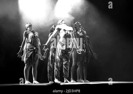 Spectacle de danse final de l'Académie 2022 pour l'école de danse DE jazz OFF au Théâtre de Verdure, Nice, France. 11 juin 2022 - FAMA © Fausto Marci Banque D'Images