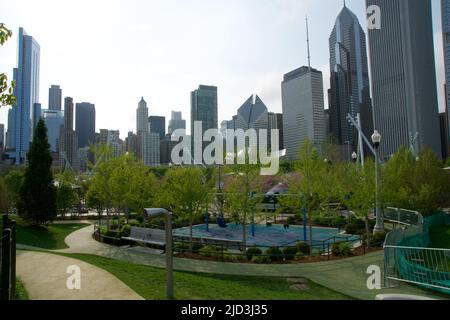 CHICAGO, ILLINOIS, ÉTATS-UNIS - 11 mai 2018 : terrain de jeu pour enfants au Maggie Daley Park, dans le centre-ville de Chicago Banque D'Images