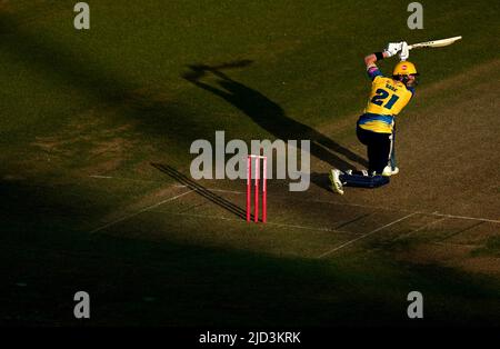 Birmingham porte des chauves-souris Adam pendant le match Vitality Blast T20, North Group à Trent Bridge, Nottingham. Date de la photo: Vendredi 17 juin 2022. Banque D'Images