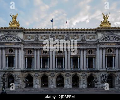 Détail architectural de l'Opéra de Paris, principal opéra et ballet de France. Fondé en 1669 par Louis XIV simplement connu sous le nom d'Opéra Banque D'Images