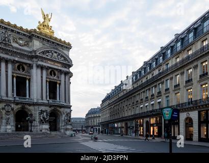 Détail architectural de l'Opéra de Paris, principal opéra et ballet de France. Fondé en 1669 par Louis XIV simplement connu sous le nom d'Opéra Banque D'Images