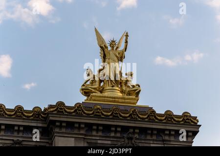 Détail architectural de l'Opéra de Paris, principal opéra et ballet de France. Fondé en 1669 par Louis XIV simplement connu sous le nom d'Opéra Banque D'Images