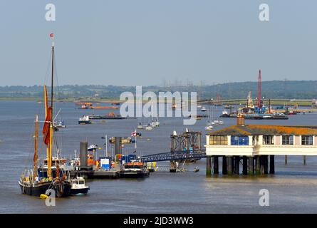 17/06/2022 Gravesend UK c'est le jour le plus chaud de l'année à Gravesend. La ville de Kent est toujours en tête avec des températures record. A Banque D'Images