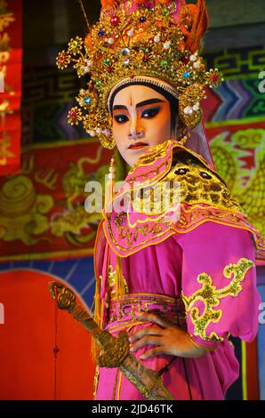 Thai peuple d'origine chinoise jouant le présent traditionnel chinois contemporain opéra classique pour montrer les gens locaux dans heureux de nouvelles années festiv Banque D'Images