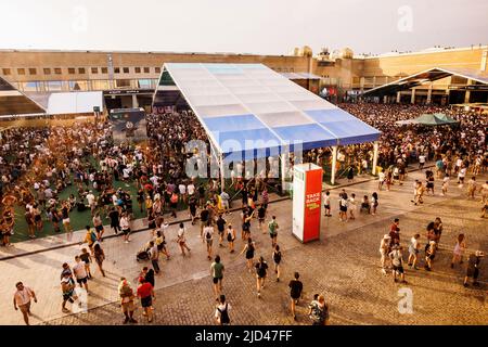 Barcelone, Espagne. 17th juin 2022. La foule au Sonar Festival 2022 à Barcelone, Espagne. Crédit: Christian Bertrand/Alay Live News Banque D'Images