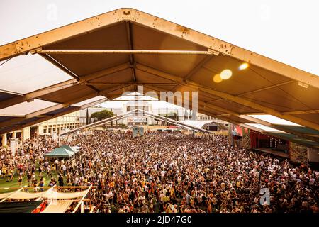 Barcelone, Espagne. 17th juin 2022. La foule au Sonar Festival 2022 à Barcelone, Espagne. Crédit: Christian Bertrand/Alay Live News Banque D'Images