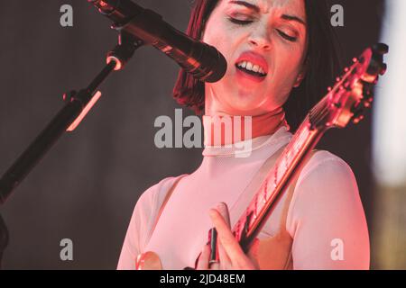 Göteborg, Suède. 09th août 2018. Saint Vincent (Annie Clark) joue en direct sur scène au festival Way Out West à Slottsskogen, Göteborg. Crédit : SOPA Images Limited/Alamy Live News Banque D'Images