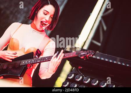 Göteborg, Suède. 09th août 2018. Saint Vincent (Annie Clark) joue en direct sur scène au festival Way Out West à Slottsskogen, Göteborg. Crédit : SOPA Images Limited/Alamy Live News Banque D'Images