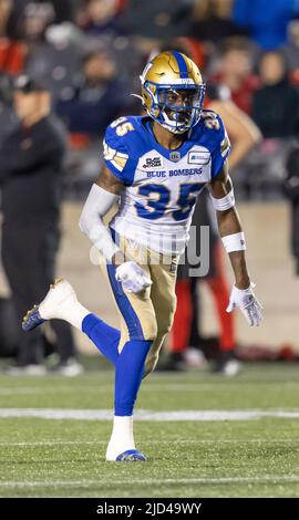 Ottawa, Canada. 17 juin 2022 Demerio Houston (35 -- les Blue Bombers de Winnipeg) dans un match de la Ligue canadienne de football (LCF) de saison régulière entre les Blue Bombers de Winnipeg et les RedBlacks d'Ottawa. Crédit : Sean Burges/Alay Live News Banque D'Images