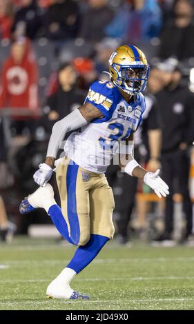 Ottawa, Canada. 17 juin 2022 Demerio Houston (35 -- les Blue Bombers de Winnipeg) dans un match de la Ligue canadienne de football (LCF) de saison régulière entre les Blue Bombers de Winnipeg et les RedBlacks d'Ottawa. Crédit : Sean Burges/Alay Live News Banque D'Images