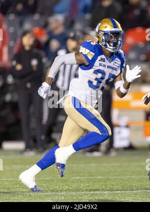 Ottawa, Canada. 17 juin 2022 Demerio Houston (35 -- les Blue Bombers de Winnipeg) dans un match de la Ligue canadienne de football (LCF) de saison régulière entre les Blue Bombers de Winnipeg et les RedBlacks d'Ottawa. Crédit : Sean Burges/Alay Live News Banque D'Images